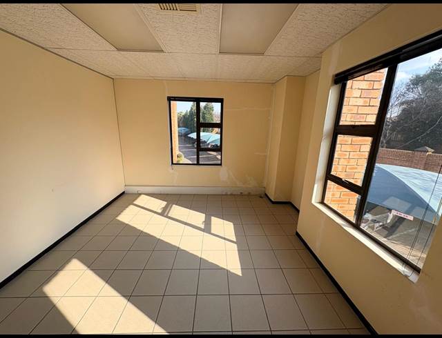 144M² OFFICE TO LET IN FOURWAYS