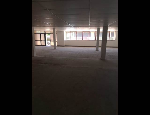 3,823M² WAREHOUSE TO LET IN HALFWAY HOUSE
