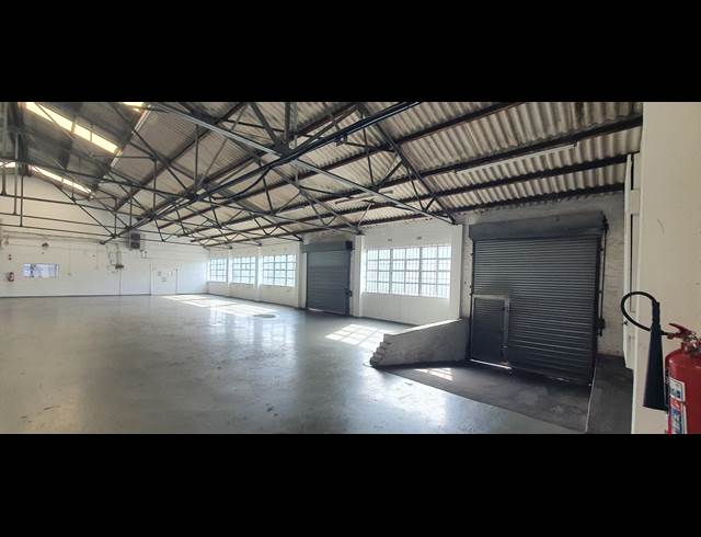 1,400M² WAREHOUSE TO LET IN PAARDEN EILAND