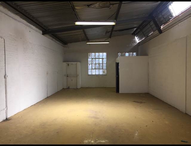 141M² WAREHOUSE TO LET IN RETREAT