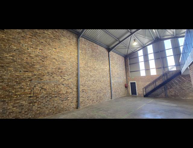 195M² WAREHOUSE TO LET IN LASER PARK