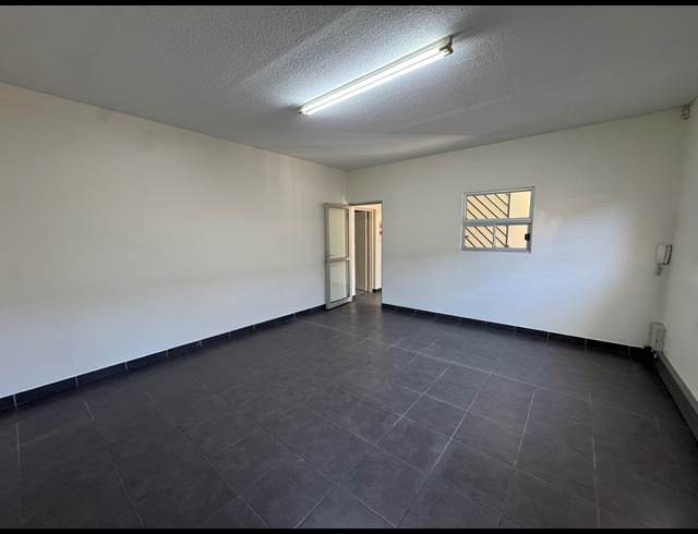 250M² WAREHOUSE TO LET IN CHAMDOR