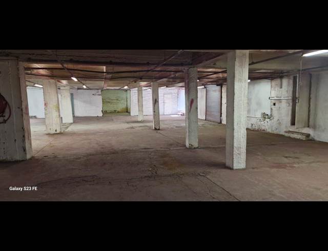 1,700M² WAREHOUSE TO LET IN VILLAGE MAIN