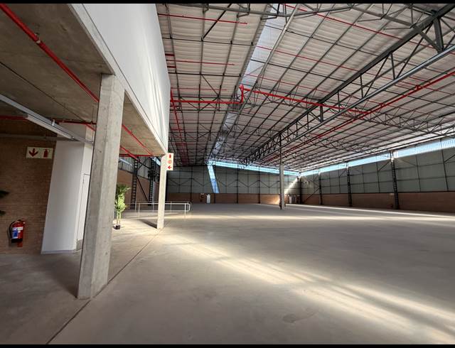 2,208M² WAREHOUSE TO LET IN AIRPORT PARK