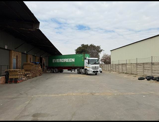 2,658M² WAREHOUSE TO LET IN ANDERBOLT