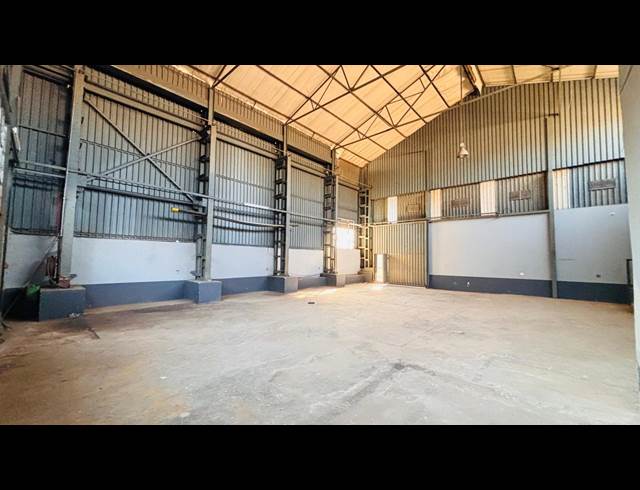 360M² WAREHOUSE TO LET IN MANUFACTA