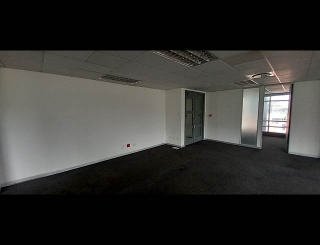 1,089M² OFFICE TO LET IN WOODMEAD