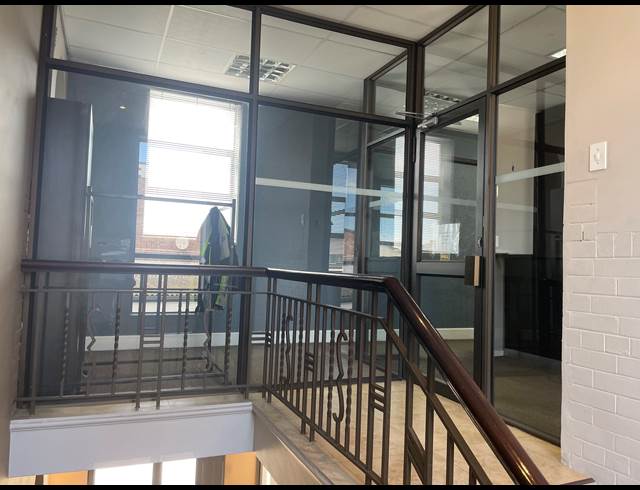 180M² OFFICE TO LET IN NDABENI