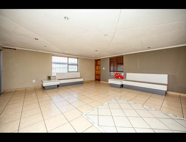 1,500M² WAREHOUSE TO LET IN WYNBERG