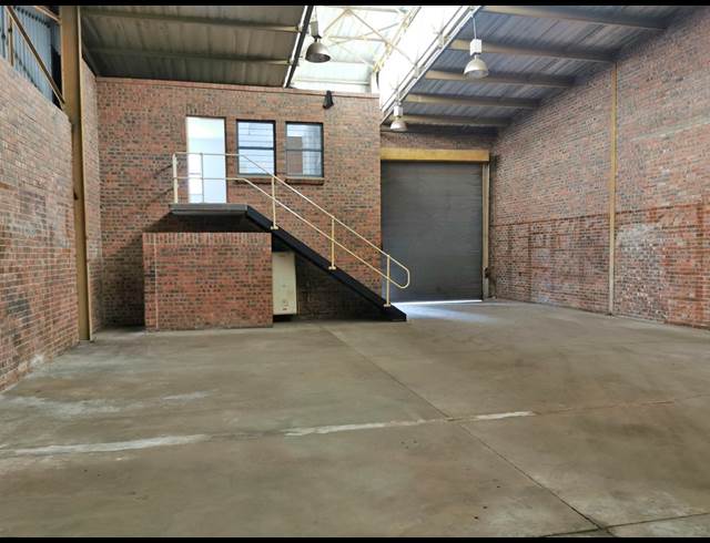 260M² WAREHOUSE TO LET IN STRIJDOMPARK