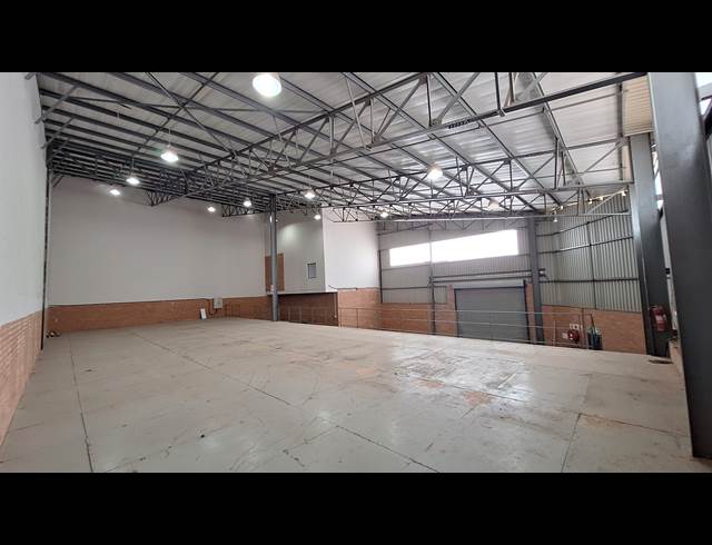 897M² WAREHOUSE TO LET IN COSMO BUSINESS PARK