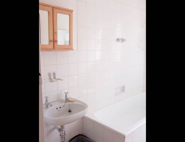 1 bed property to rent in ORANJEZICHT