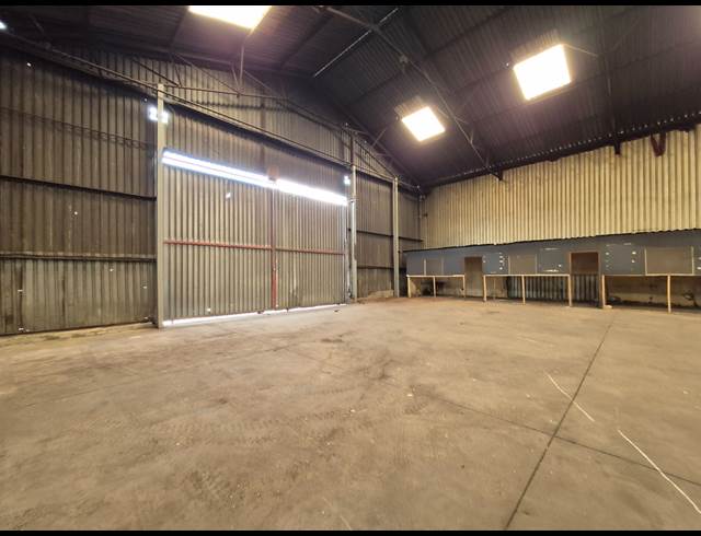 3,200M² WAREHOUSE TO LET IN GERMISTON SOUTH