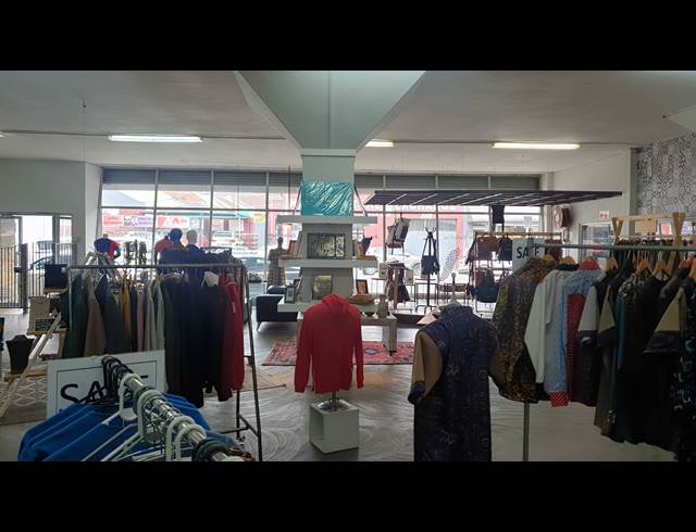 800M² SHOWROOM TO LET IN WOODSTOCK