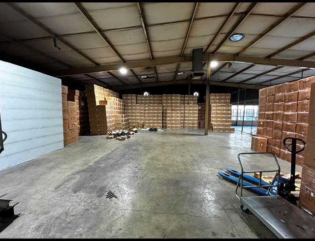 1,200M² WAREHOUSE TO LET IN WYNBERG