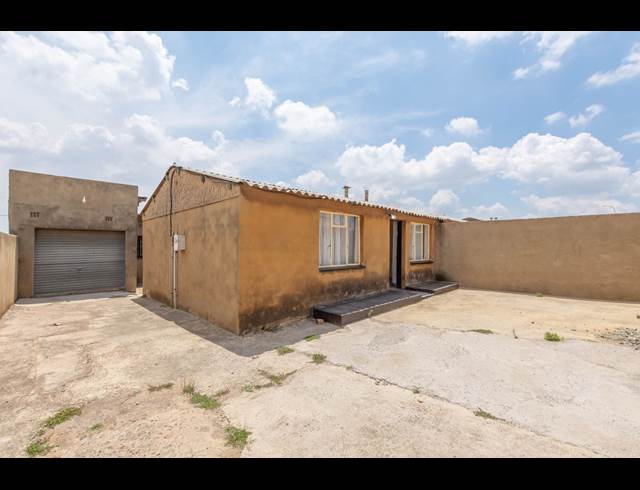 2 bed property to rent in MEADOWLANDS EAST ZONE 2