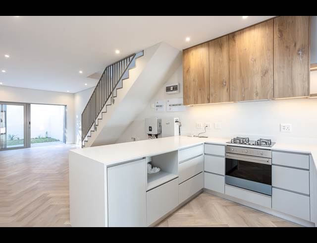 2 BEDROOM TOWNHOUSE TO LET IN NEWLANDS