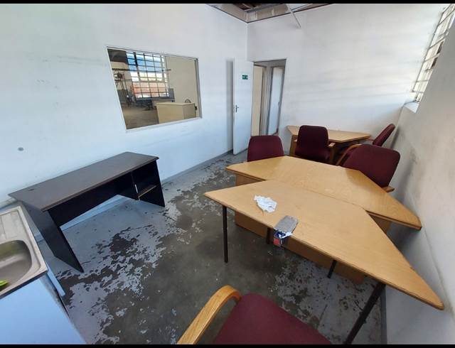 1,025M² WAREHOUSE TO LET IN ANDERBOLT