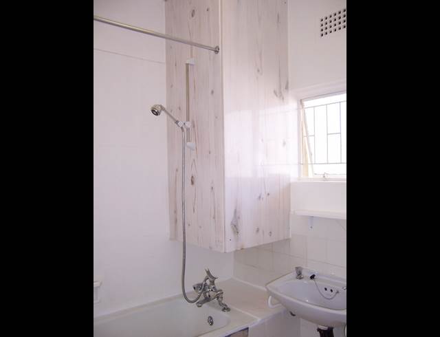 1 bed property to rent in KENILWORTH