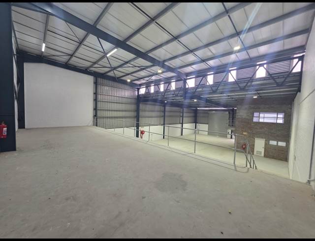 620M² WAREHOUSE TO LET IN FIRGROVE INDUSTRIAL ESTATE