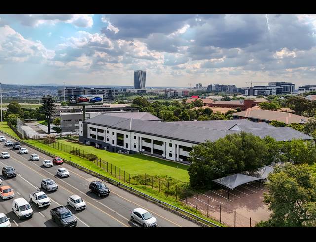 1,330M² OFFICE TO LET IN VORNA VALLEY