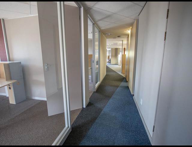 1,509M² OFFICE TO LET IN PARKTOWN