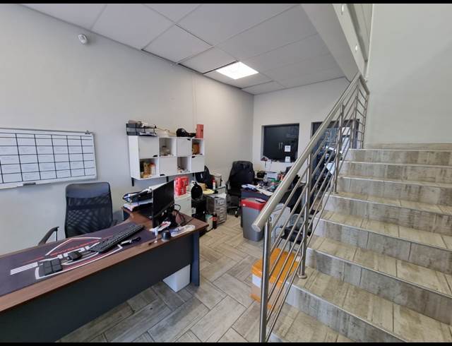 322M² WAREHOUSE TO LET IN LINBRO PARK