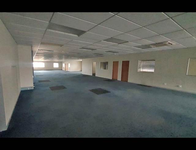 2,741M² OFFICE TO LET IN ELMA PARK
