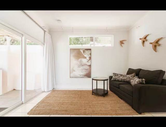 2 BEDROOM DETACHED TO LET IN GREEN POINT