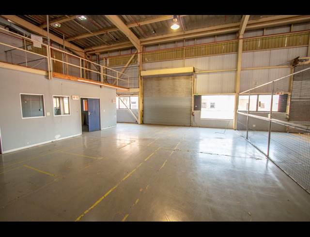 2,359M² WAREHOUSE TO LET IN HALFWAY HOUSE