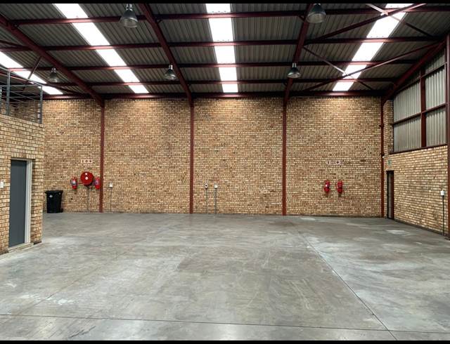 344M² WAREHOUSE TO LET IN LASER PARK