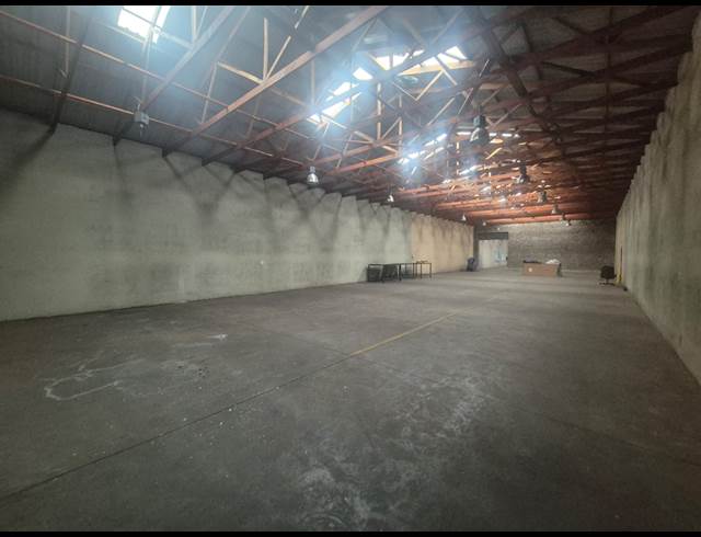 728M² WAREHOUSE TO LET IN POMONA