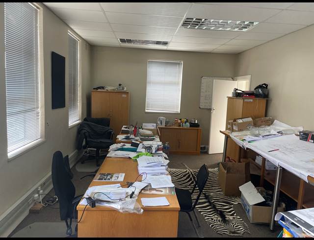 180M² OFFICE TO LET IN NDABENI