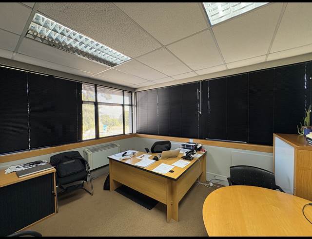 193M² OFFICE TO LET IN PAROW NORTH