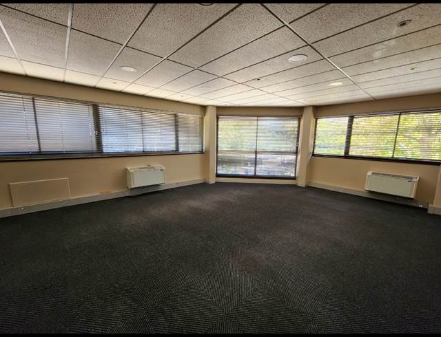 1,960M² OFFICE TO LET IN MOWBRAY