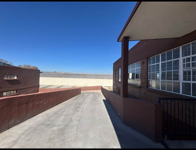 230M² WAREHOUSE TO LET IN WYNBERG