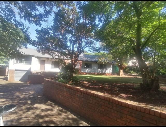 5 BEDROOM FREESTANDING RENTED IN FAIRVIEW