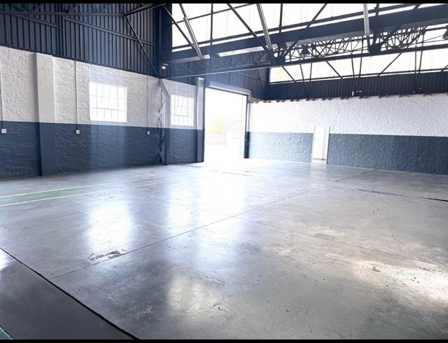 320M² BUILDING TO LET IN APEX