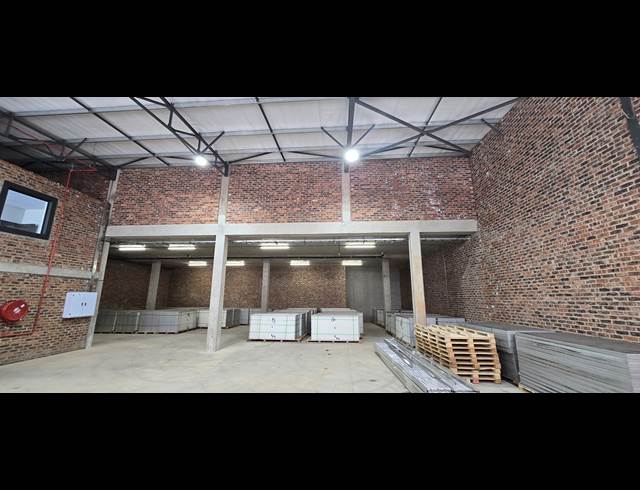 538M² WAREHOUSE TO LET IN LANSERIA