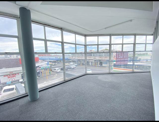 380M² OFFICE TO LET IN WOODSTOCK