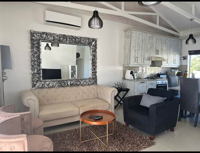 2 BEDROOM APARTMENT TO LET IN SHELLY BEACH