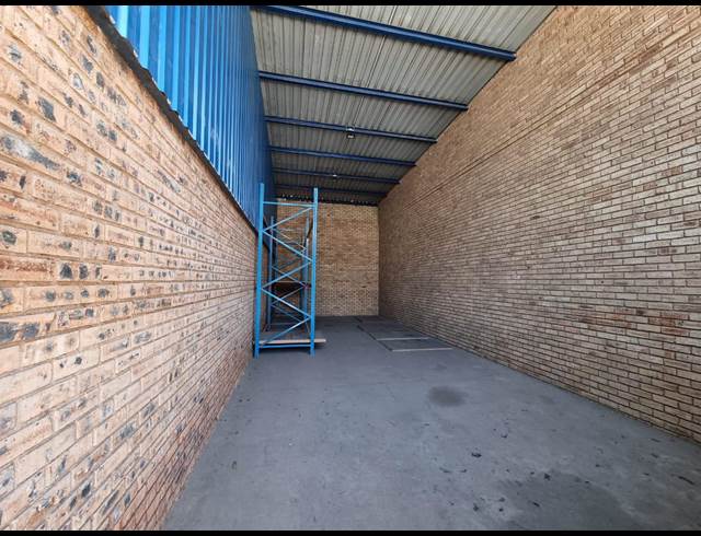 60M² WAREHOUSE TO LET IN TULISA PARK