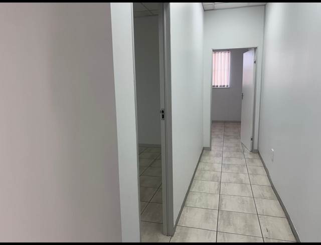 88M² RETAIL TO LET IN CORLETT GARDENS