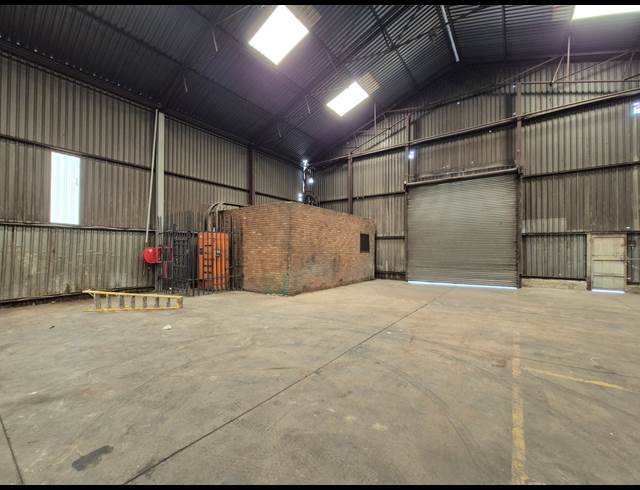 3,200M² WAREHOUSE TO LET IN GERMISTON SOUTH