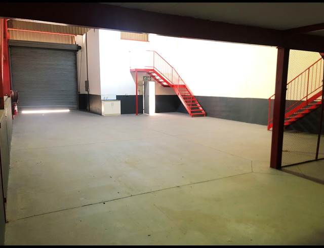 262M² FACTORY TO LET IN JET PARK