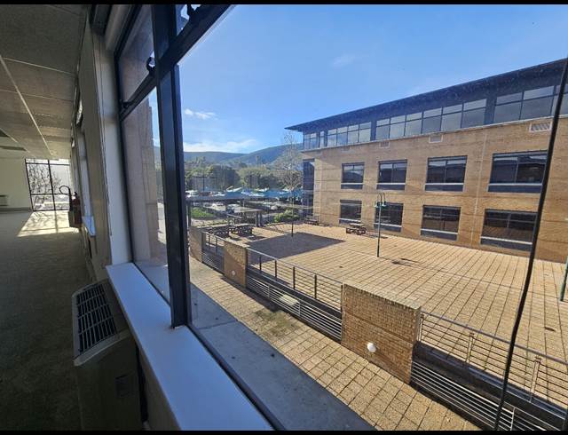 400M² OFFICE TO LET IN PLATTEKLOOF