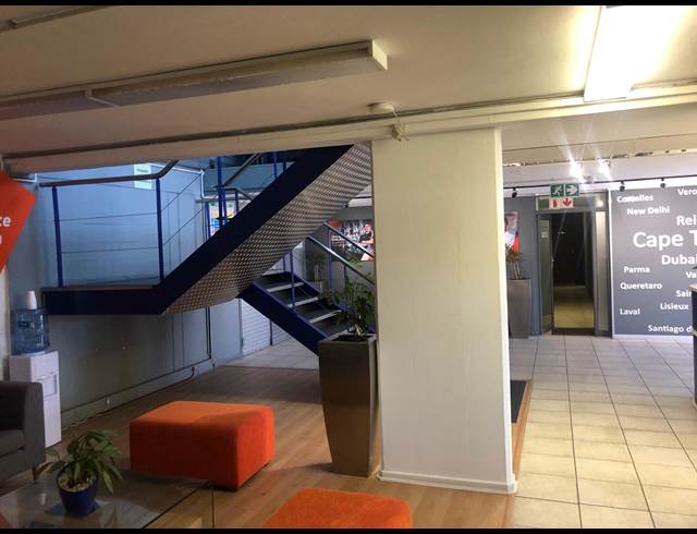 2,476M² WAREHOUSE TO LET IN STIKLAND INDUSTRIAL