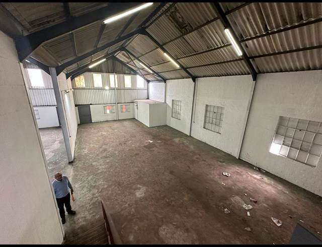 482M² WAREHOUSE RENTED IN PAARDEN EILAND