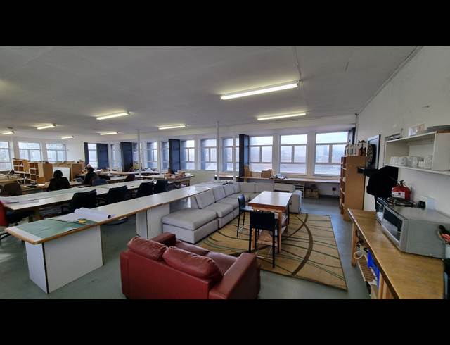 250M² BUSINESS TO LET IN WOODSTOCK