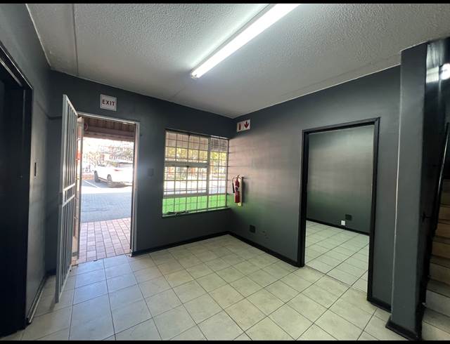 306M² WAREHOUSE TO LET IN HENNOPSPARK INDUSTRIAL